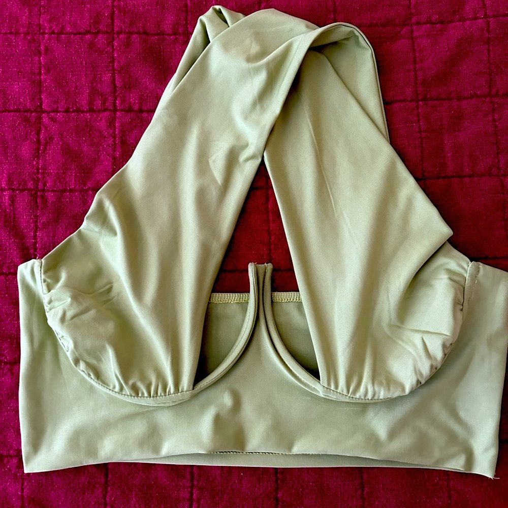 Shein woman’s crisscross top color green
